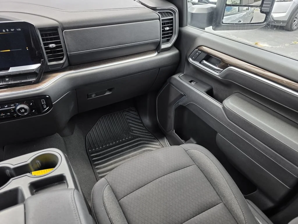 Used 2025 Sterling Gray Metallic Chevrolet LT image 20