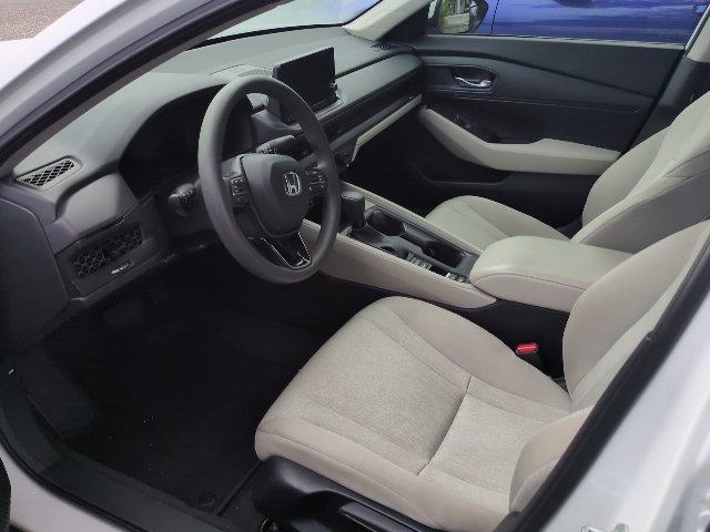 Used 2024 Platinum Honda LX image 6