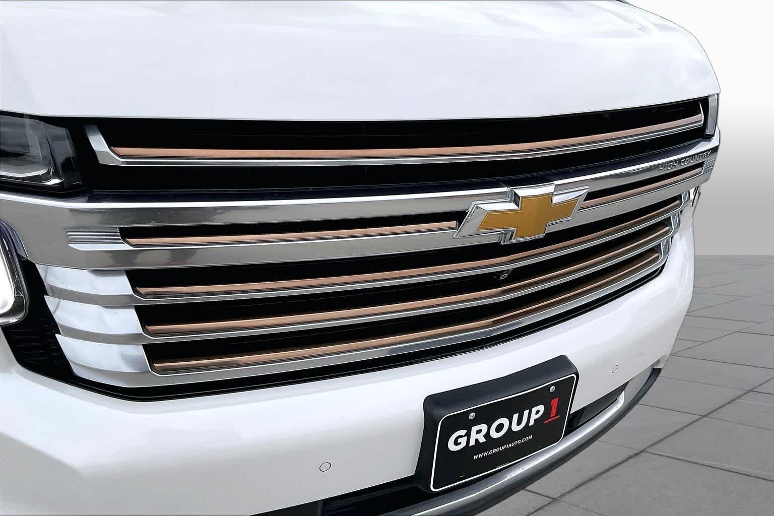 Used 2021 Iridescent Pearl Tricoat Chevrolet High Country image 29