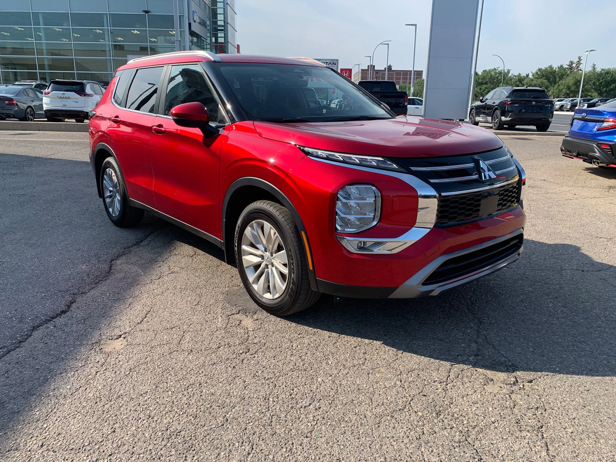Certified Used 2025 Red Diamond Mitsubishi SE S-AWC*7 Pass | Htd Seats | Pano Roof | Htd Wheel | Yamaha Audio | Blind Spot Detection | CarPlay image 5