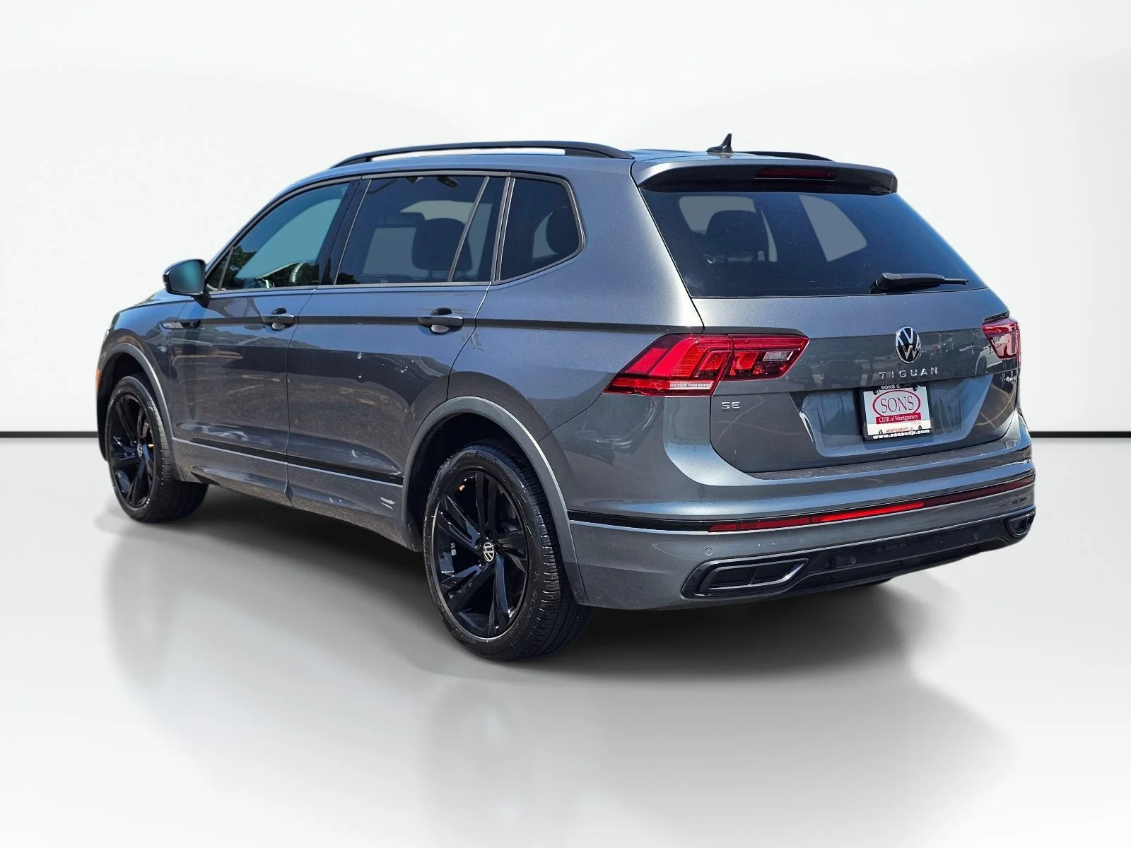 Used 2024 Platinum Gray Metallic Volkswagen SE R-Line Black image 11