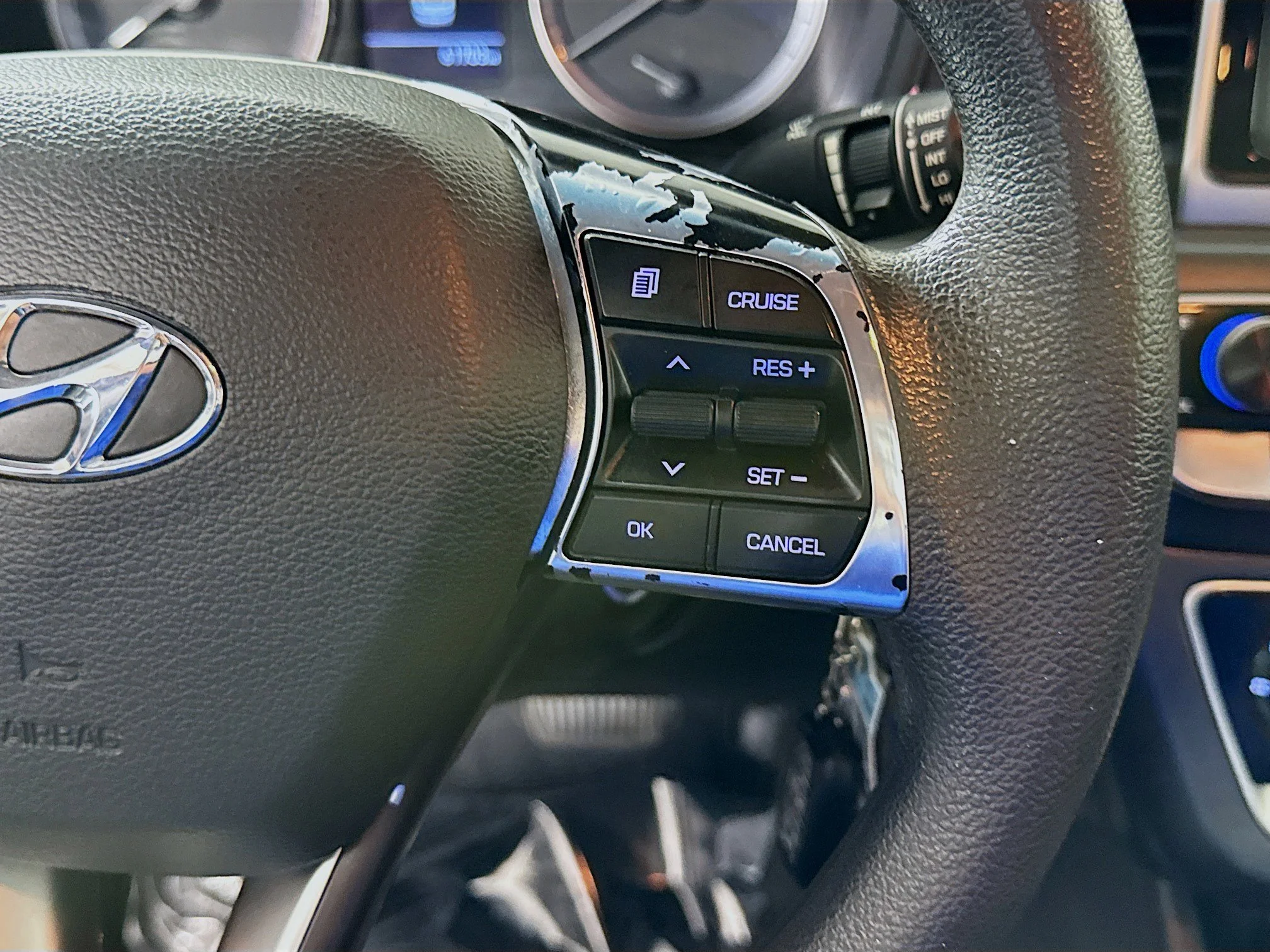 Used 2018 Phantom Black Hyundai SE image 11