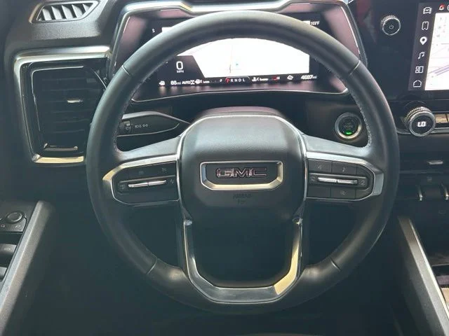 Used 2025  GMC Elevation image 14