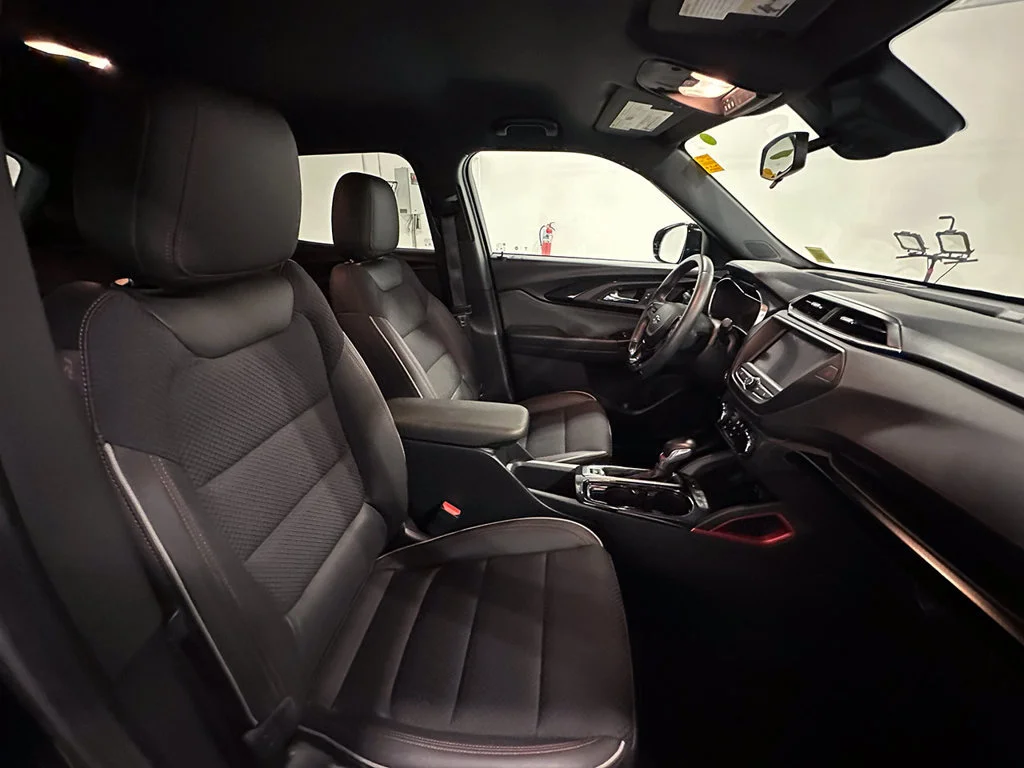Used 2021 MOSAIC BLACK METALLIC Chevrolet RS image 26
