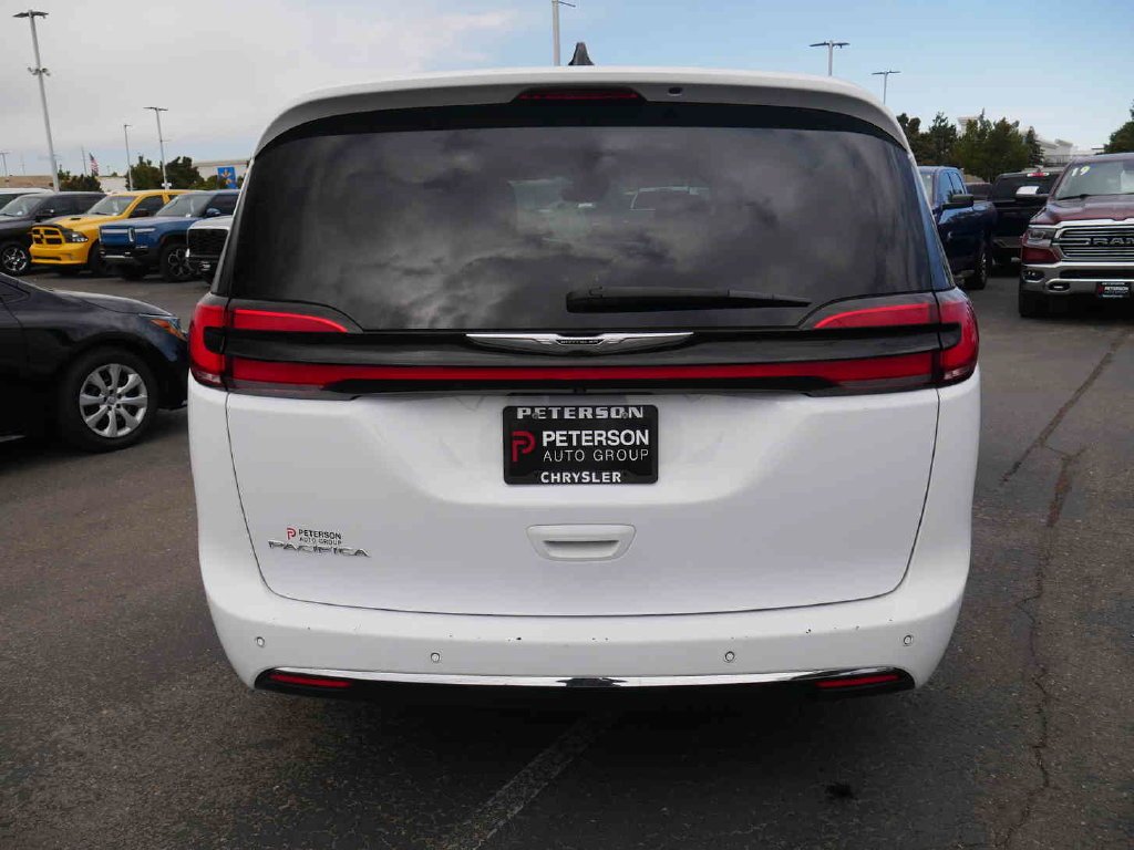Used 2024 White Chrysler Touring L image 19