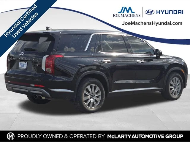 Used 2025 Black Hyundai SE image 5