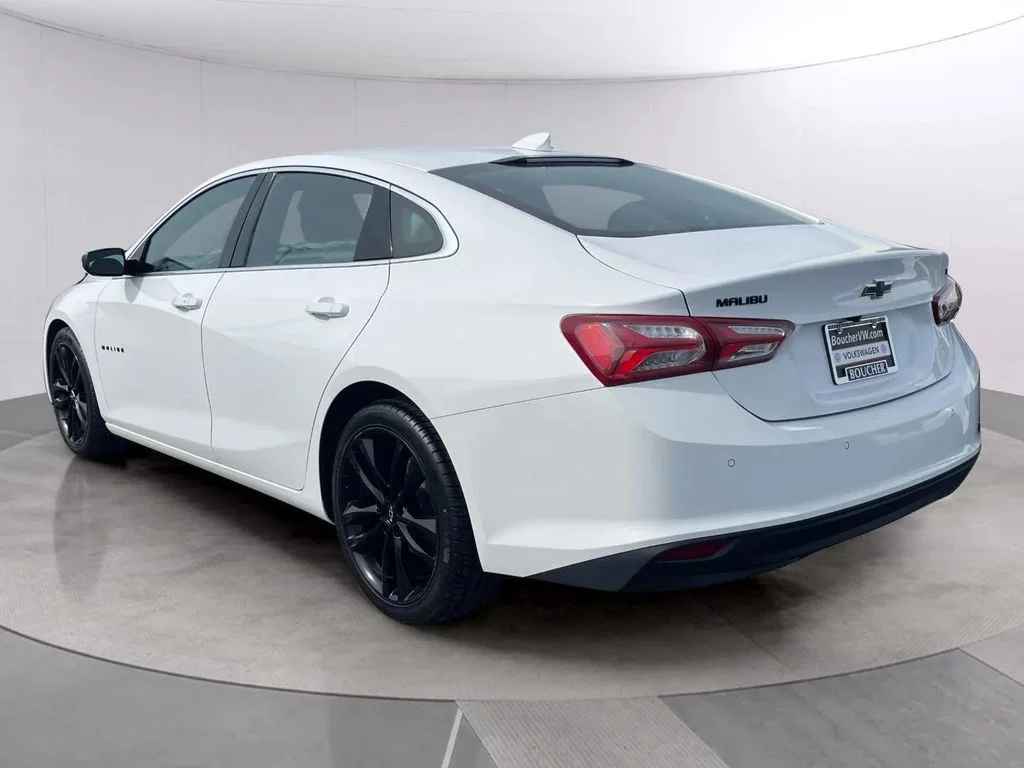 Used 2024 Summit White Chevrolet LT image 3