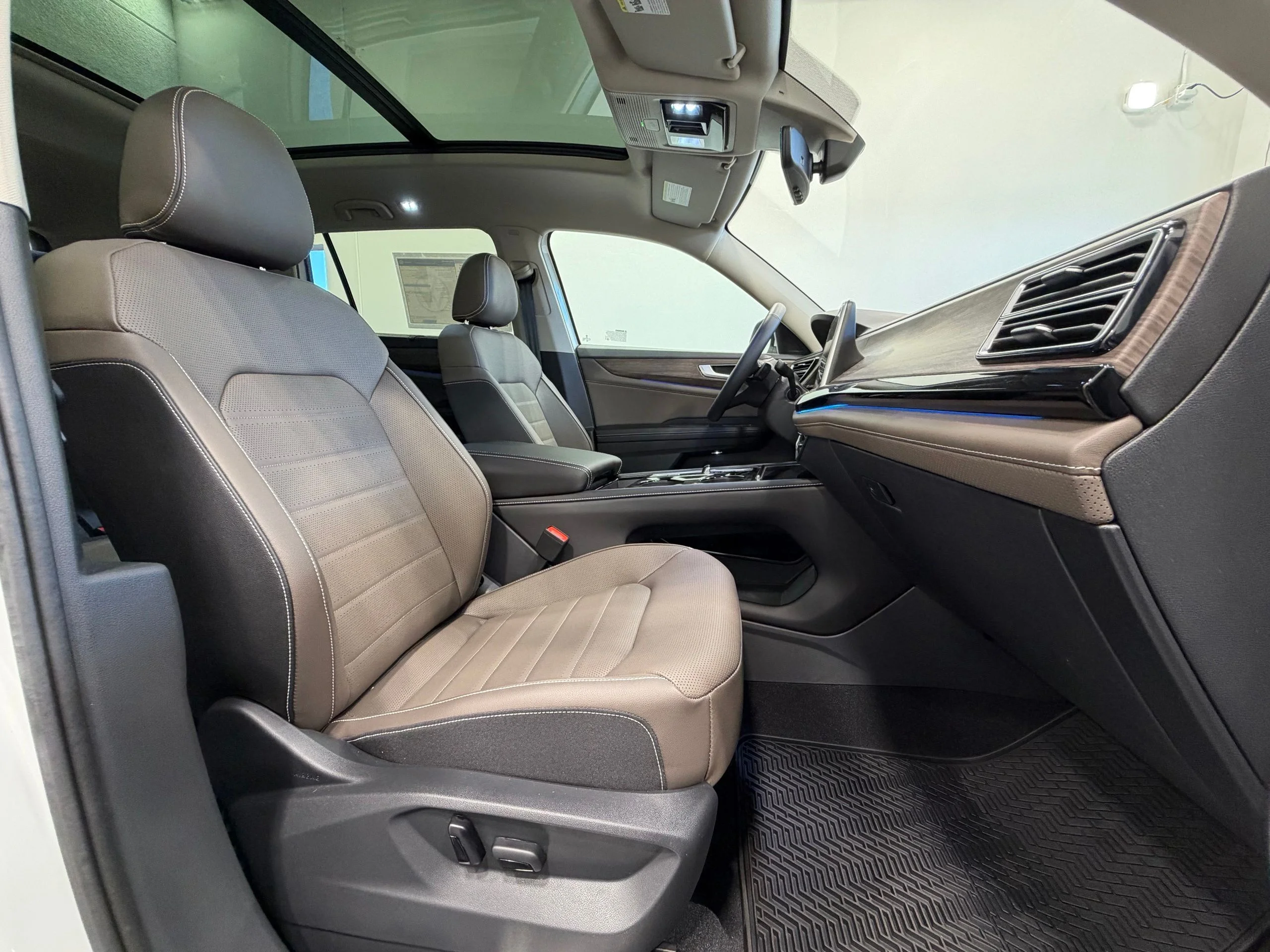 New 2026 White Volkswagen 2.0T SEL image 33