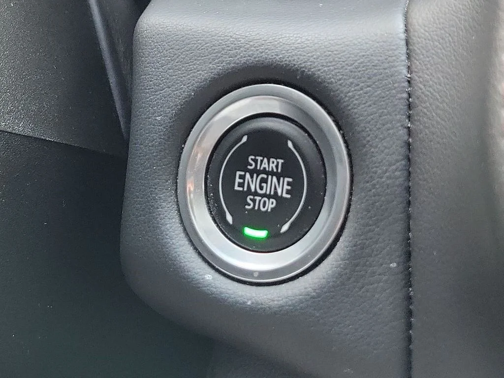 Used 2021 Summit White Chevrolet RST image 22
