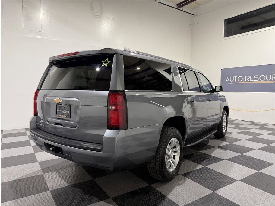 2020 Chevrolet Suburban LS photo 4