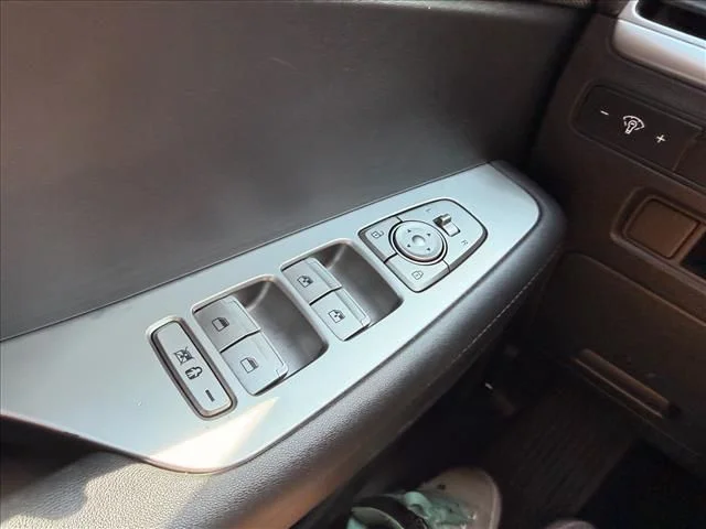Used 2020 White Hyundai SEL image 13