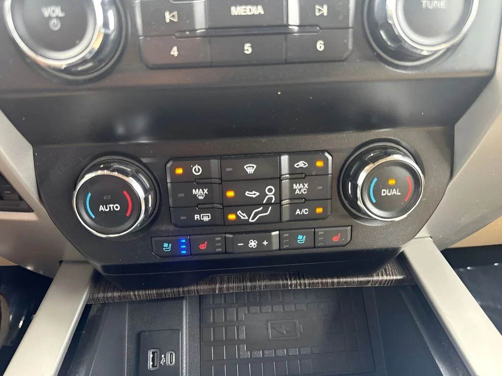 Used 2020 White Ford Lariat image 14