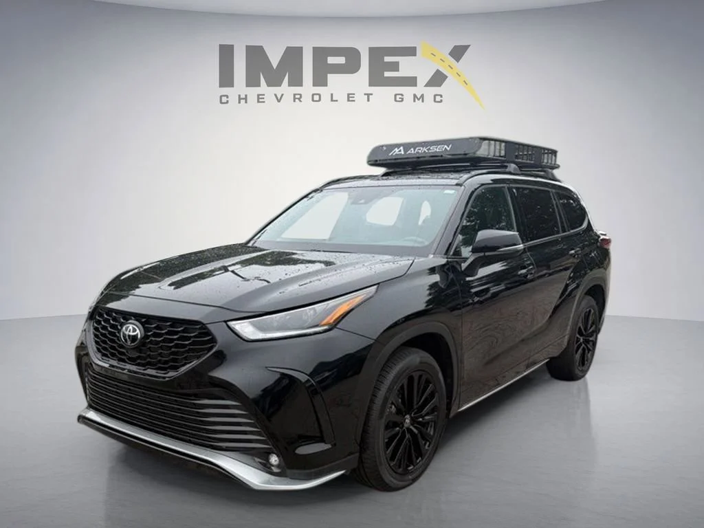 Used 2023  Toyota L image 1
