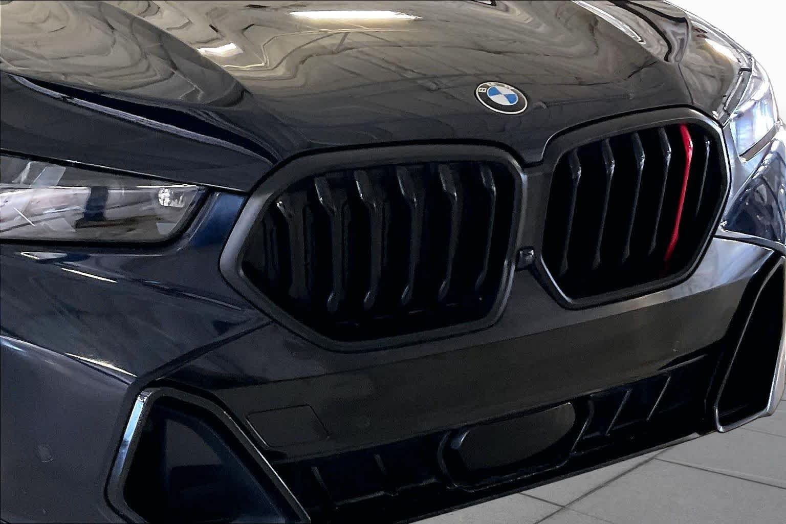 Certified Used 2025 Carbon Black Metallic BMW xDrive40i image 30