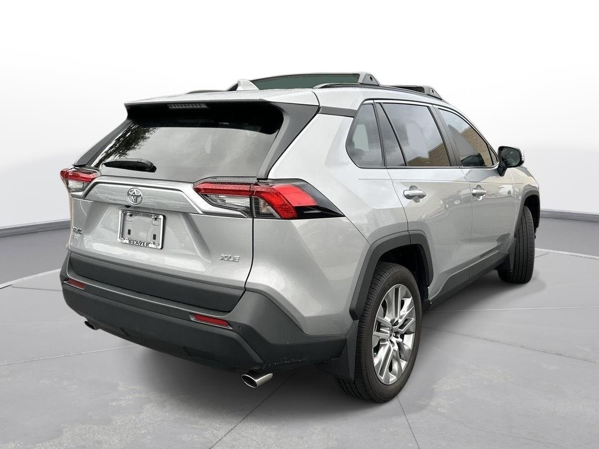 Used 2024 Silver Sky Metallic Toyota XLE Premium image 6