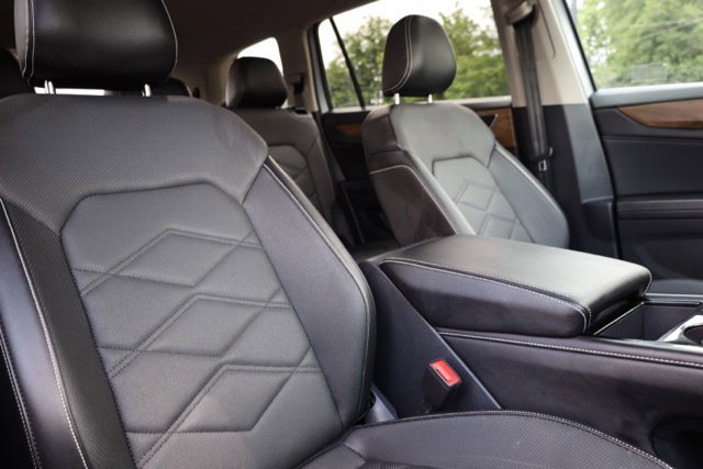 Used 2024  Volkswagen 2.0T SE w/Technology image 36