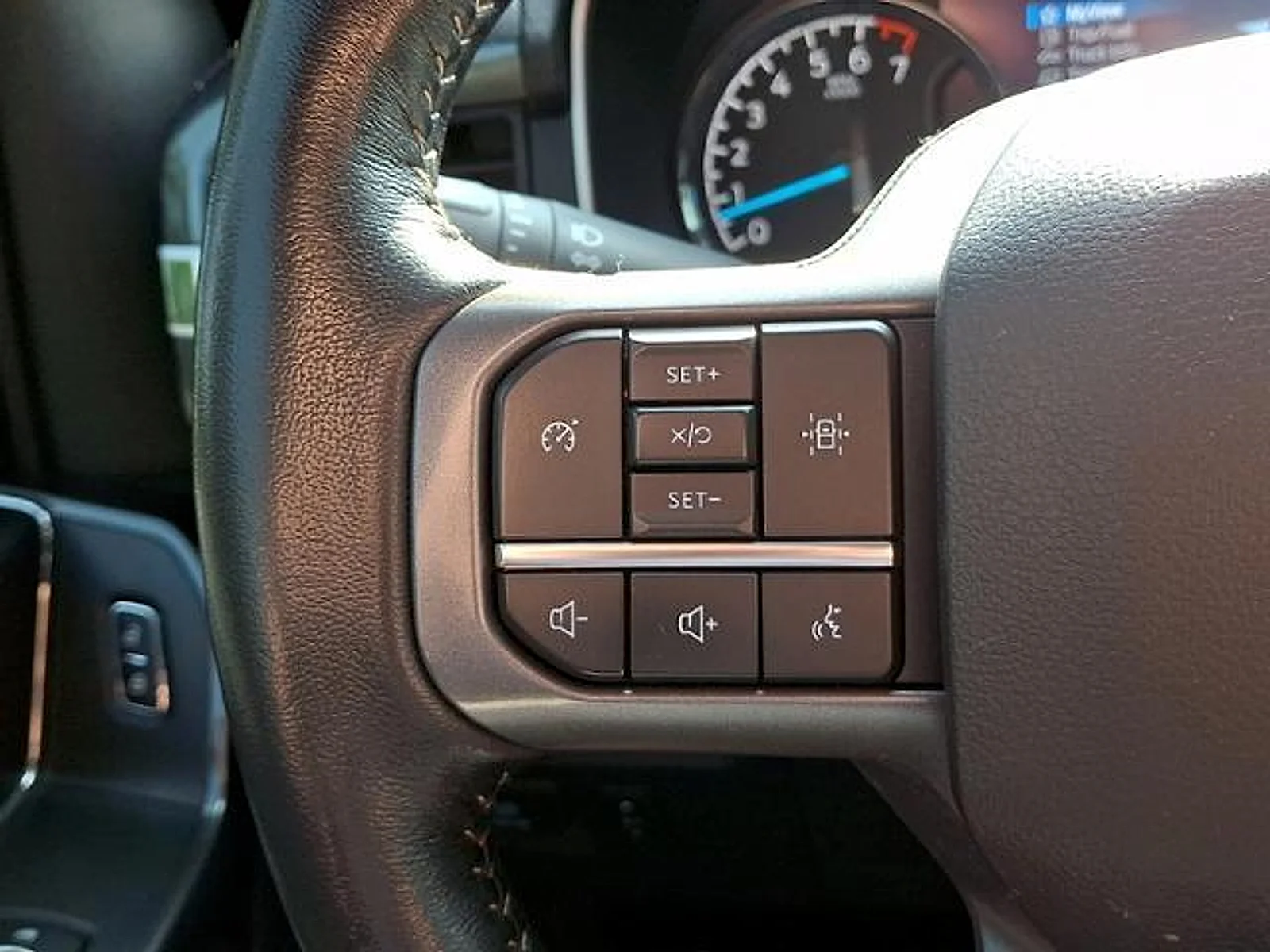 Used 2022 Oxford White Ford XLT image 21