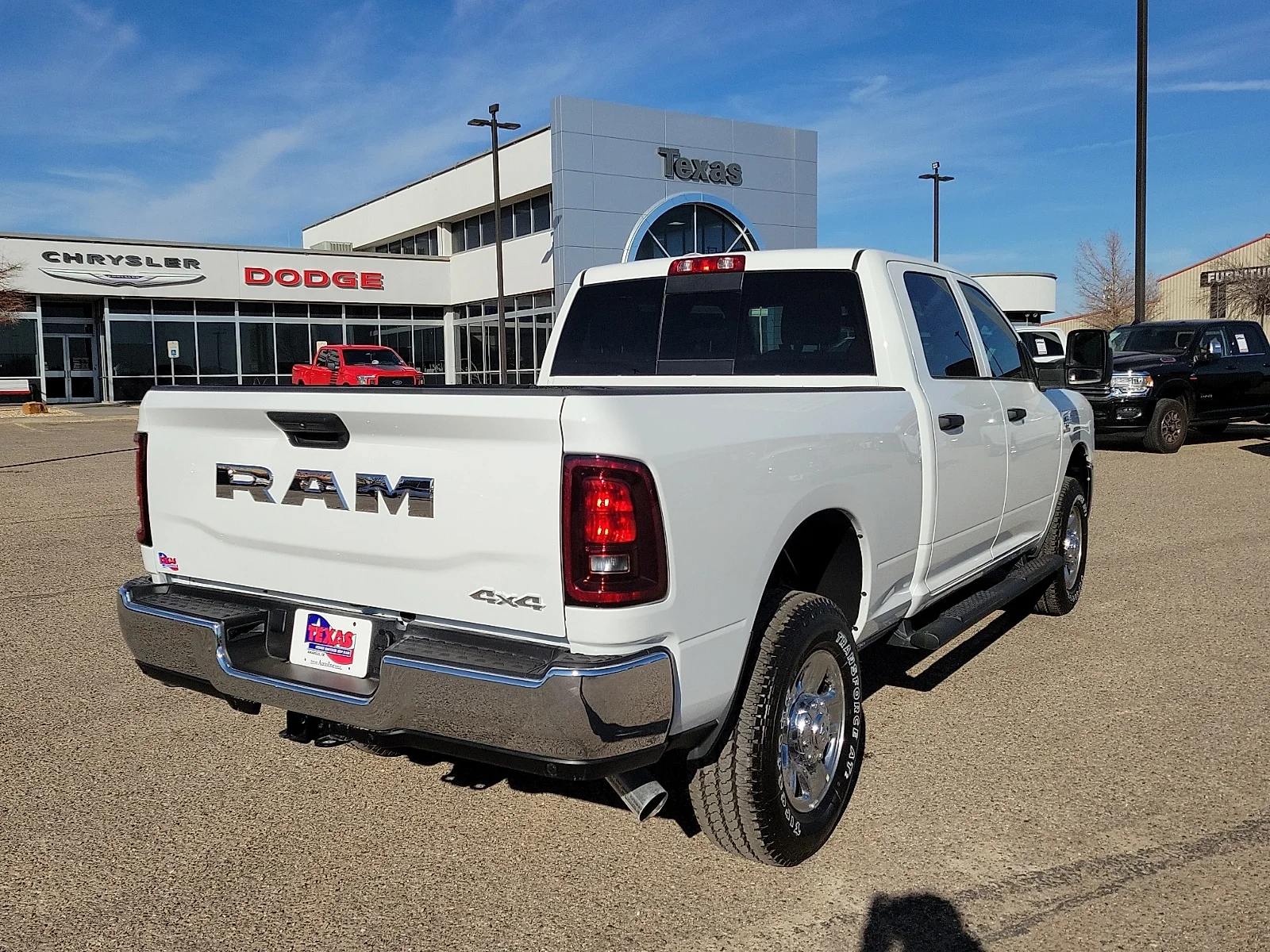 New 2026 PW7 Bright Whit Ram TRADESMAN CREW CAB 4X4 6