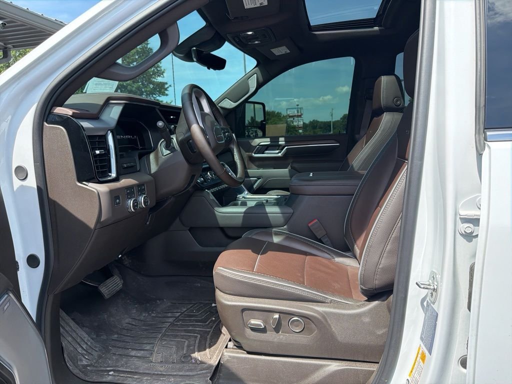 Used 2025 White GMC Denali image 14