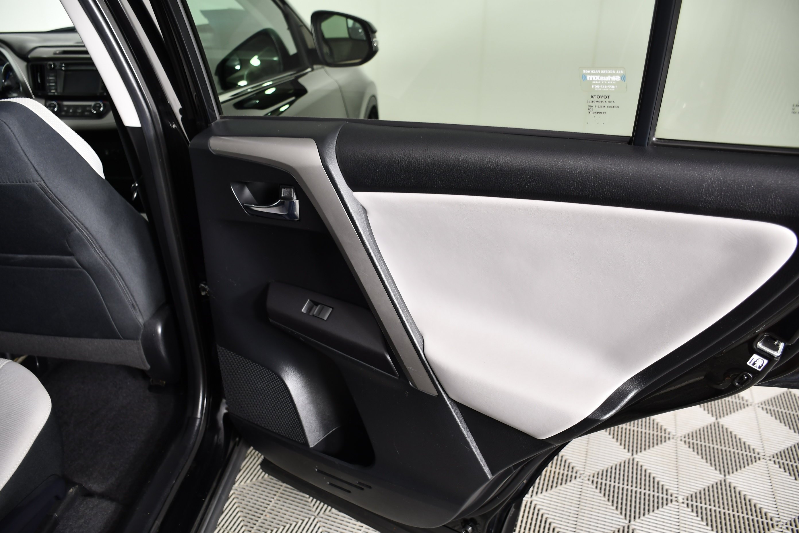 Used 2016 Black Toyota XLE image 42