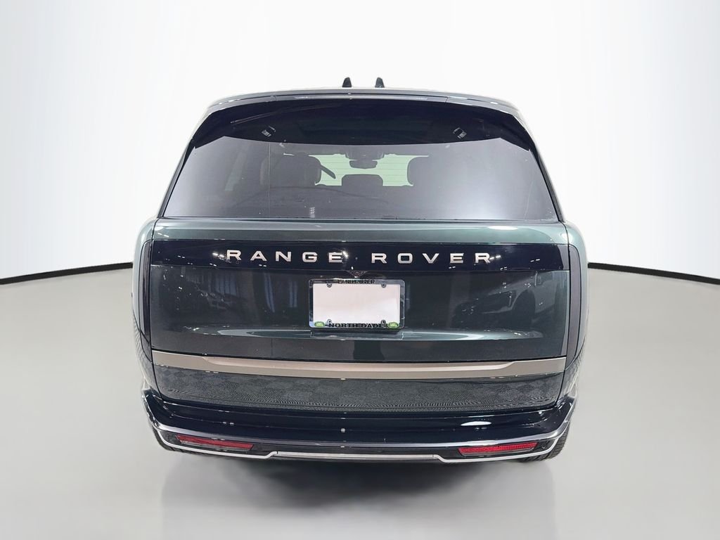 New 2027 Belgravia Green Land Rover SE image 6