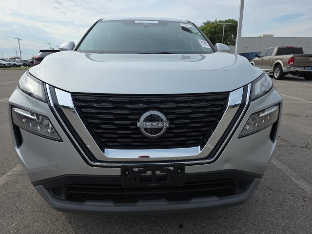 Used 2023 Silver Nissan SV image 2