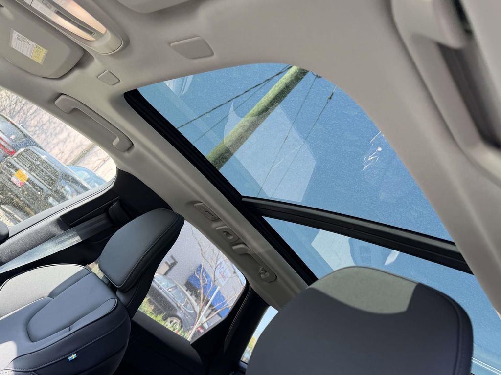 2026 Volvo XC60 Plus - Photo 18