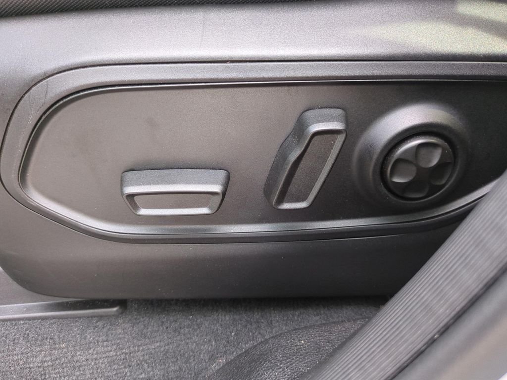 Used 2025 White Jeep Laredo image 16