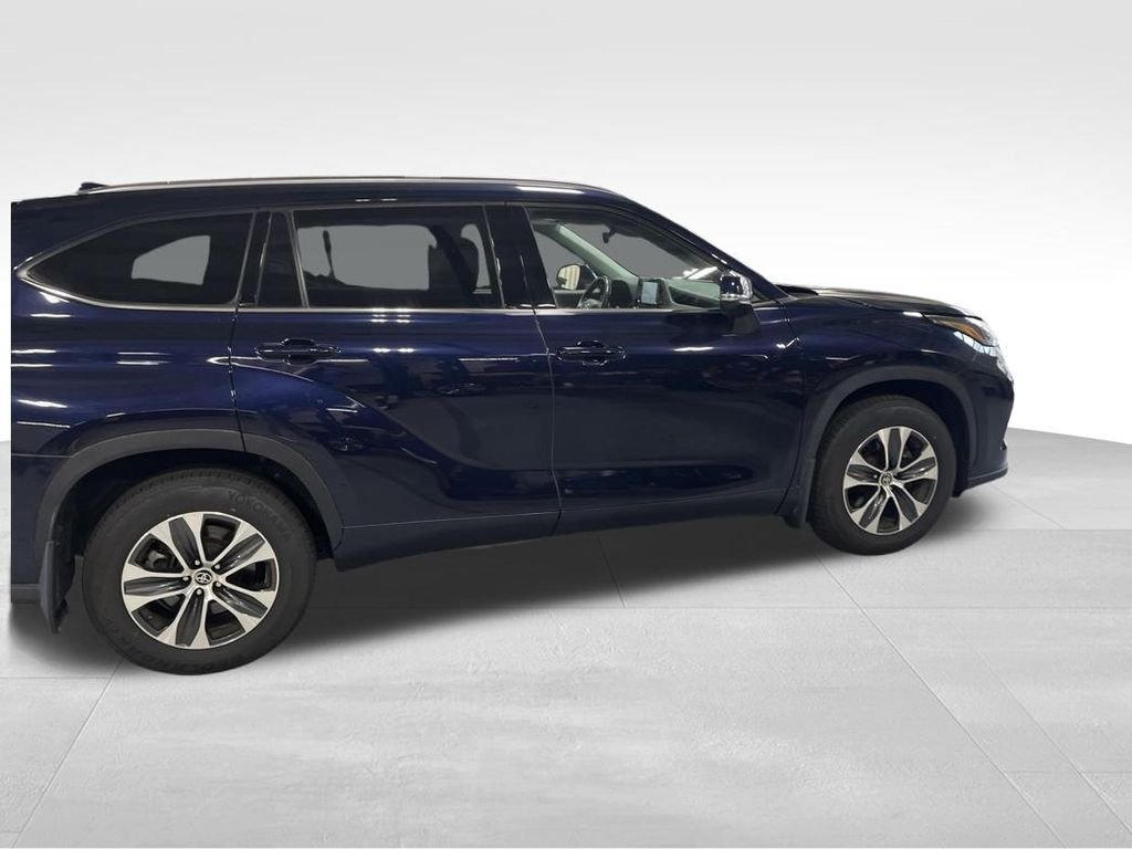 Used 2021  Toyota XLE image 18
