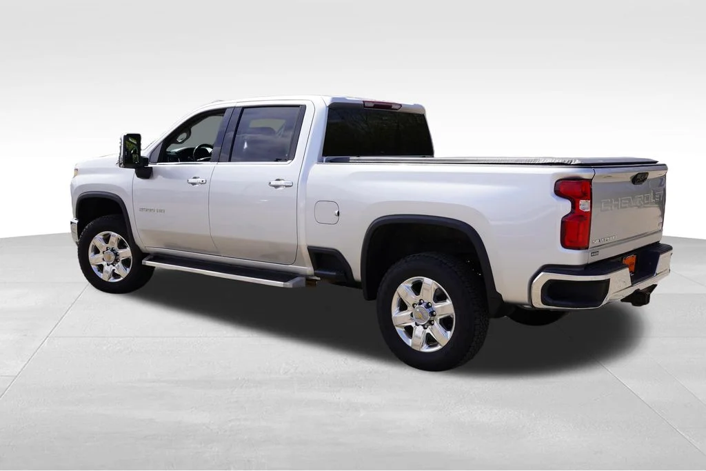 Used 2022 Silver Ice Metallic Chevrolet LTZ image 8