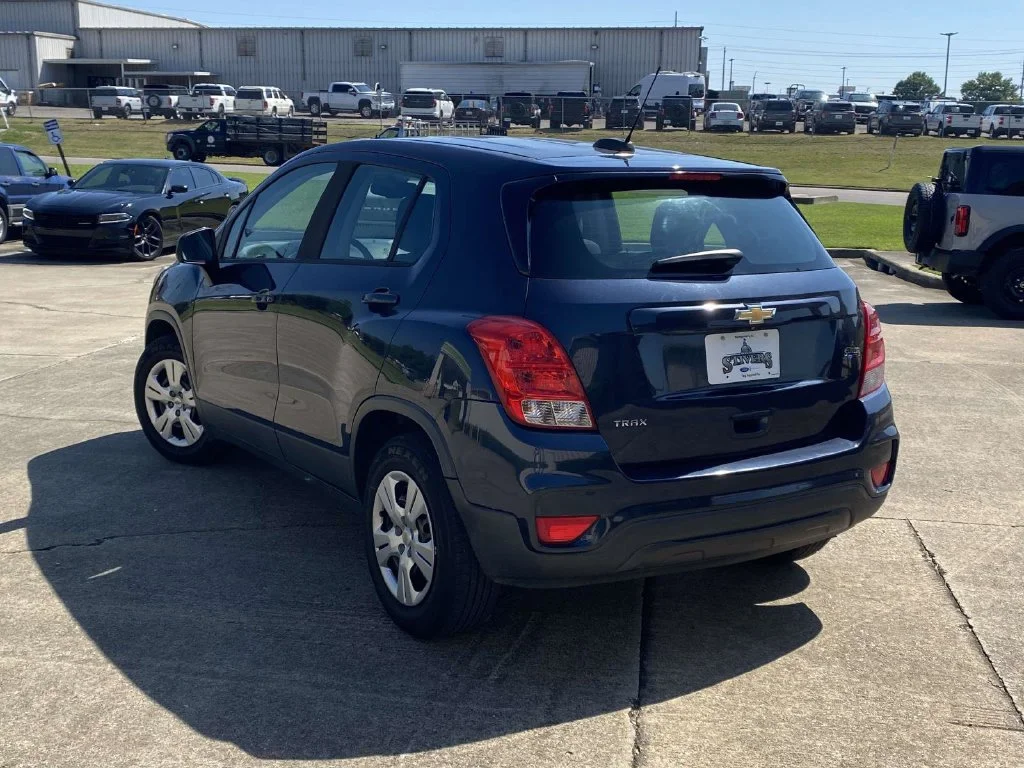 Used 2018 Blue Chevrolet LS image 5