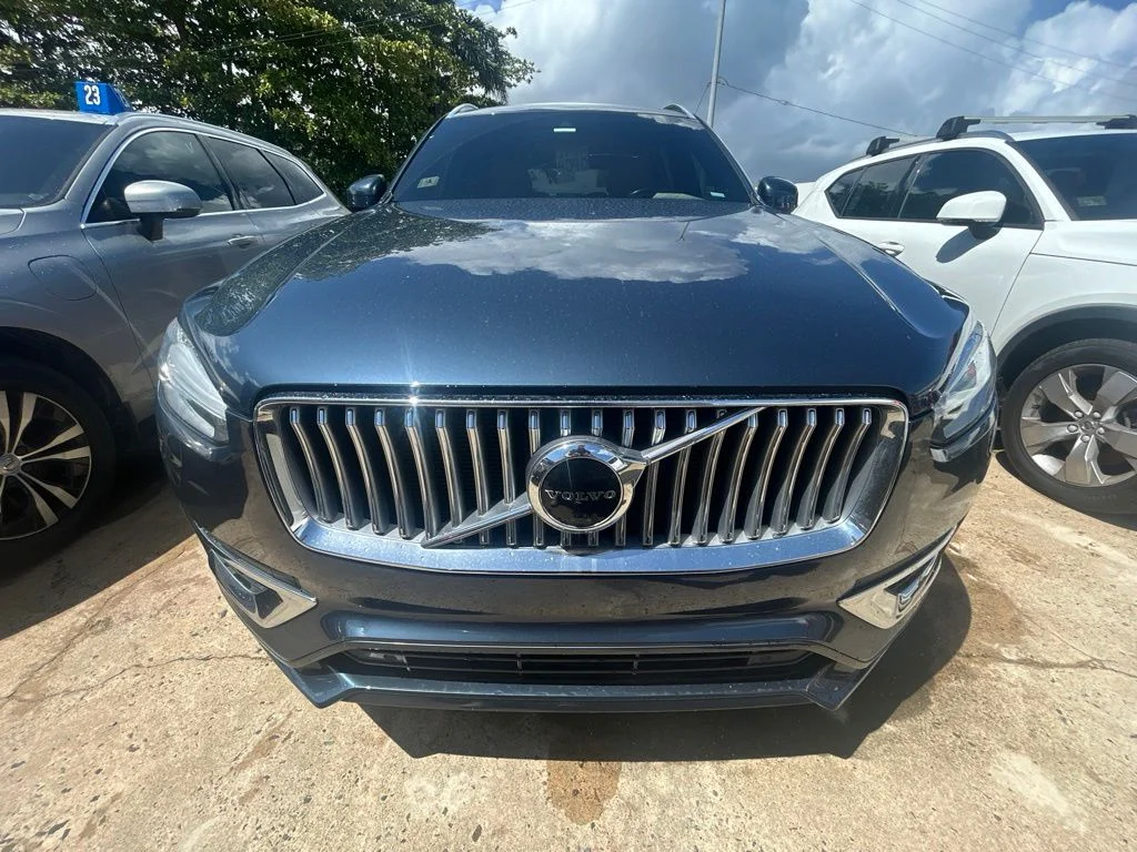 Used 2022 Blue Volvo T8 Inscription 7 Passenger image 2
