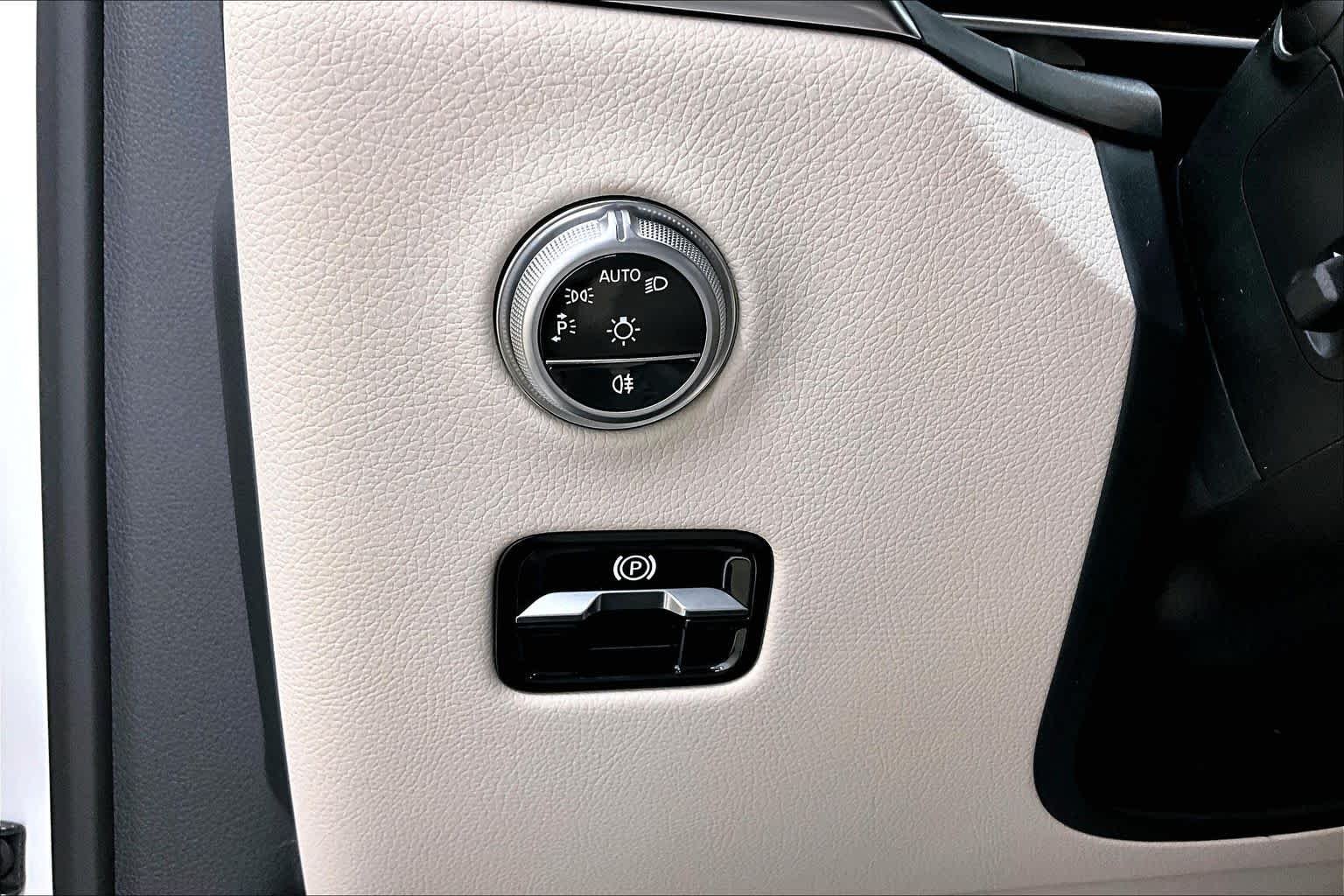 New 2026 Polar White Mercedes-Benz GLC 300 image 20