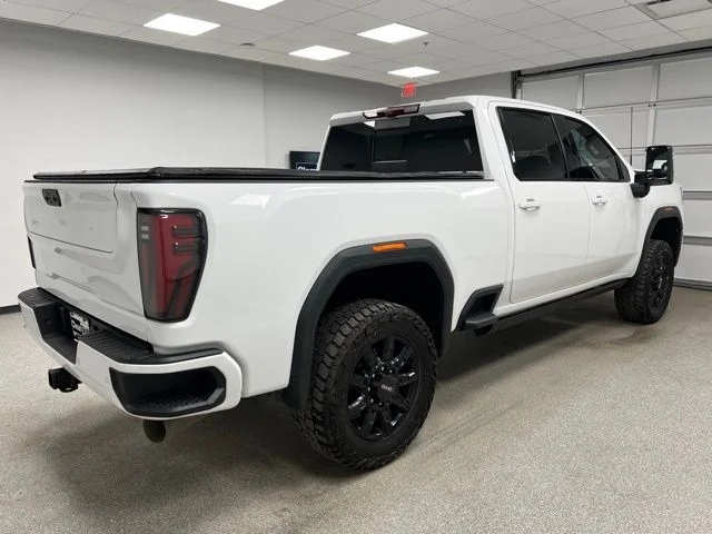 Used 2024 White GMC AT4 image 11