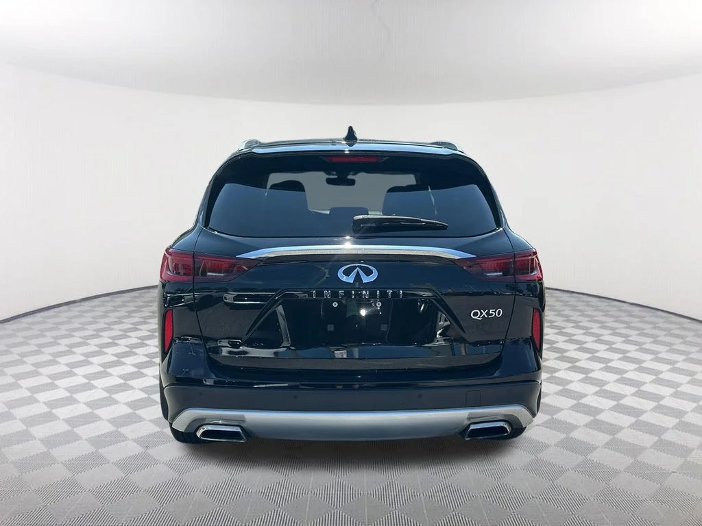 Used 2023 Black INFINITI LUXE image 6