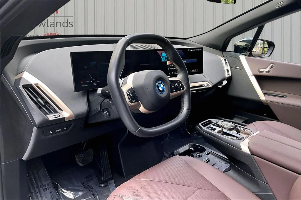 Used 2025 Black BMW xDrive50 image 17