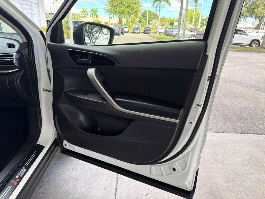 Used 2020 White Mitsubishi ES image 20