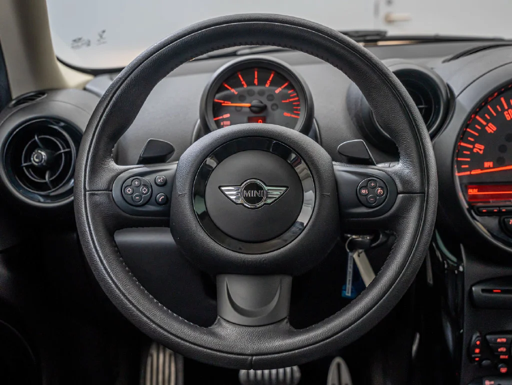 Used 2015 Blazing Red MINI  image 40