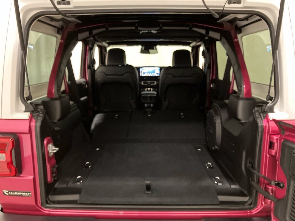 New 2026 Tuscadero Pearl-Coat Exterior Paint Jeep Sahara image 18