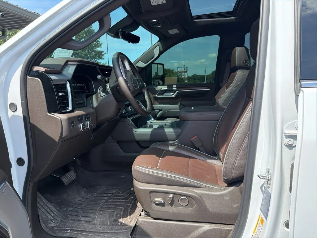 Used 2025 White GMC Denali image 14