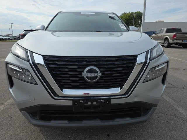 Used 2023 Silver Nissan SV image 2