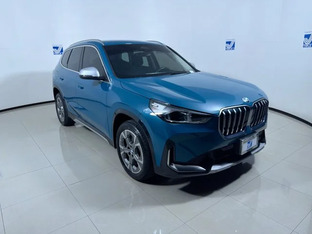 Used 2023 Blue BMW xDrive28i image 1