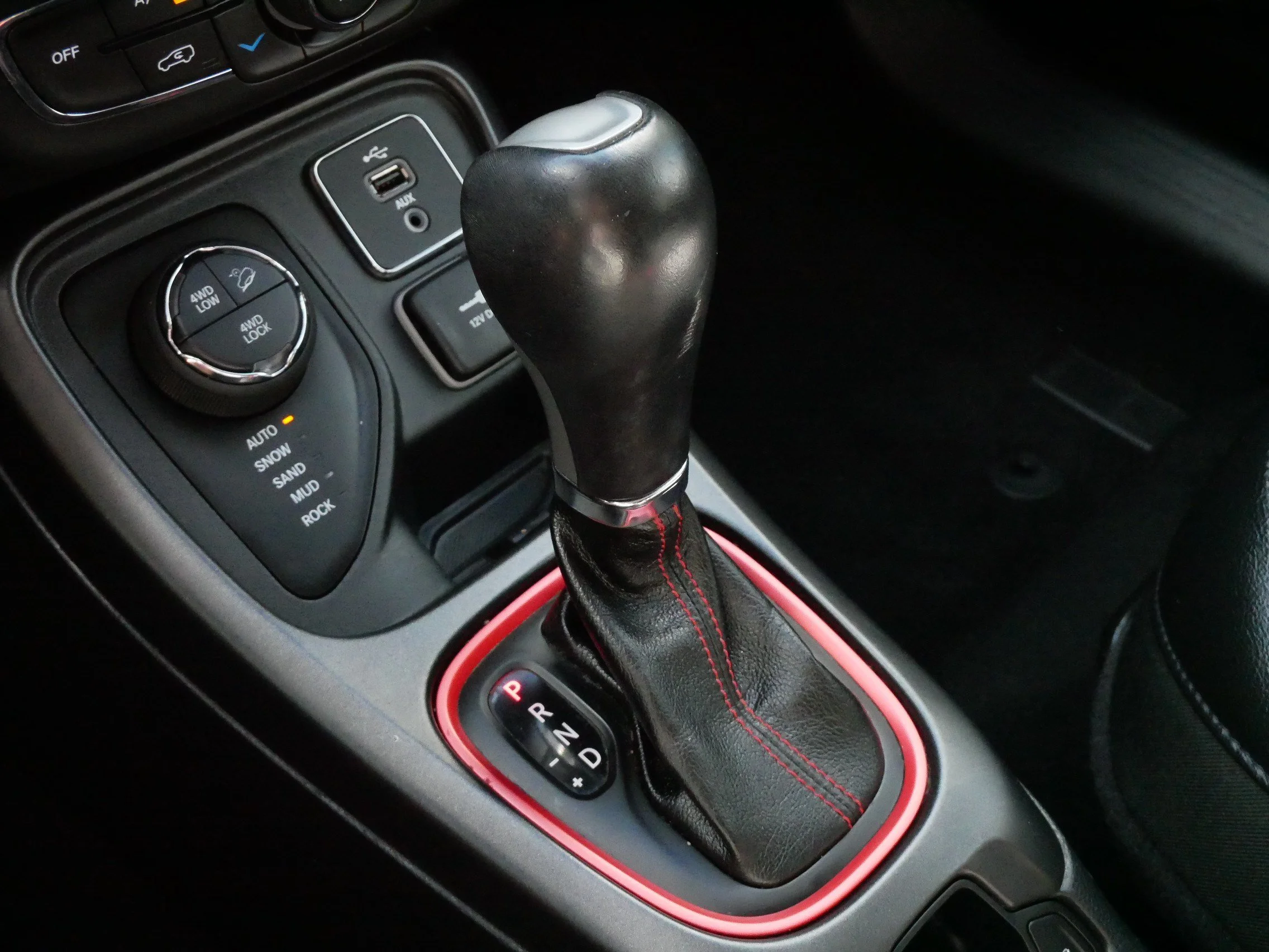 Used 2018 Diamond Black Crystal Pearlcoat Jeep Trailhawk image 27