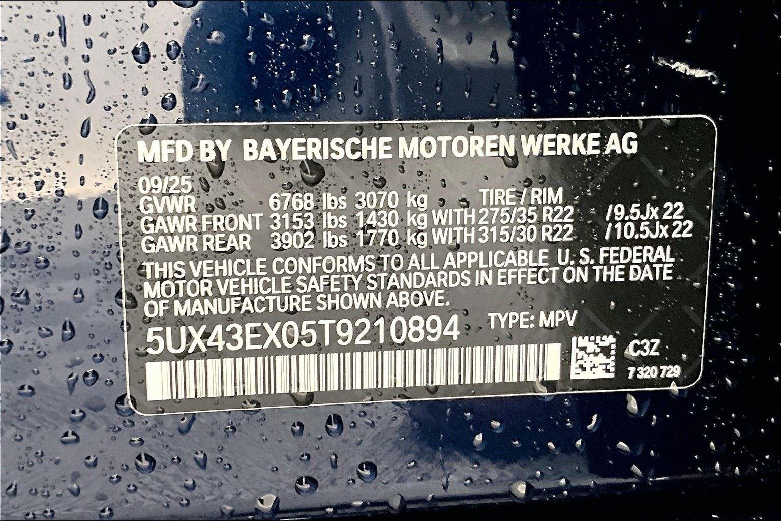 New 2026 Tanzanite Blue II Metallic BMW M60i image 9