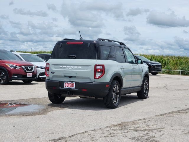 Used 2022 Green Ford Outer Banks image 7