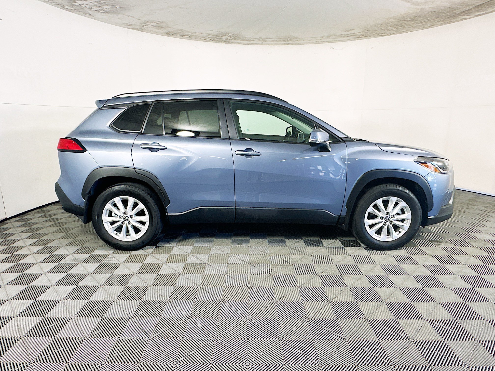Used 2023 Celestite Toyota LE image 2