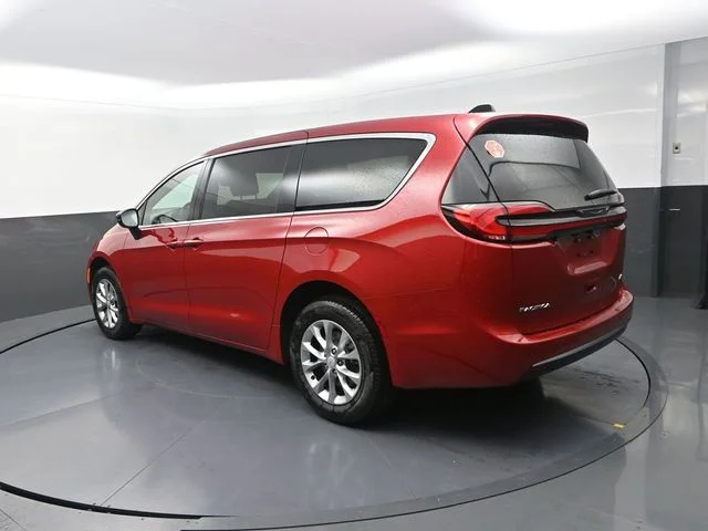 New 2027 Red Hot Pearl-Coat Exterior Paint Chrysler Select image 7