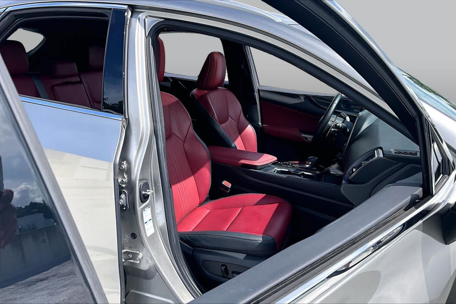 Used 2023 Atomic Silver Lexus Premium image 17