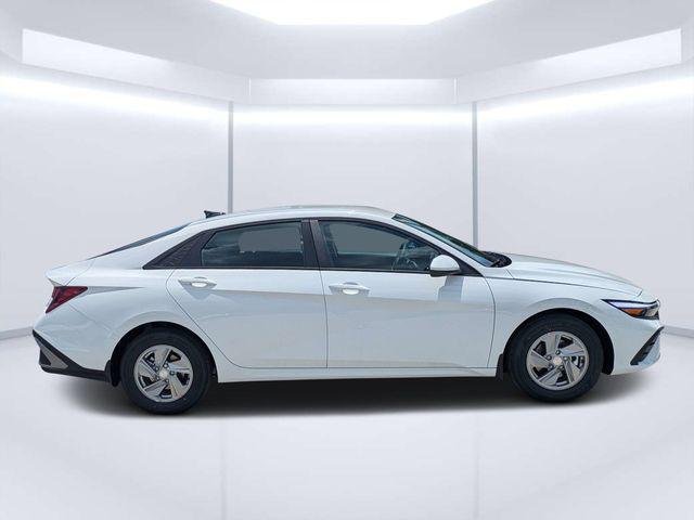 New 2026 White Hyundai SE image 2