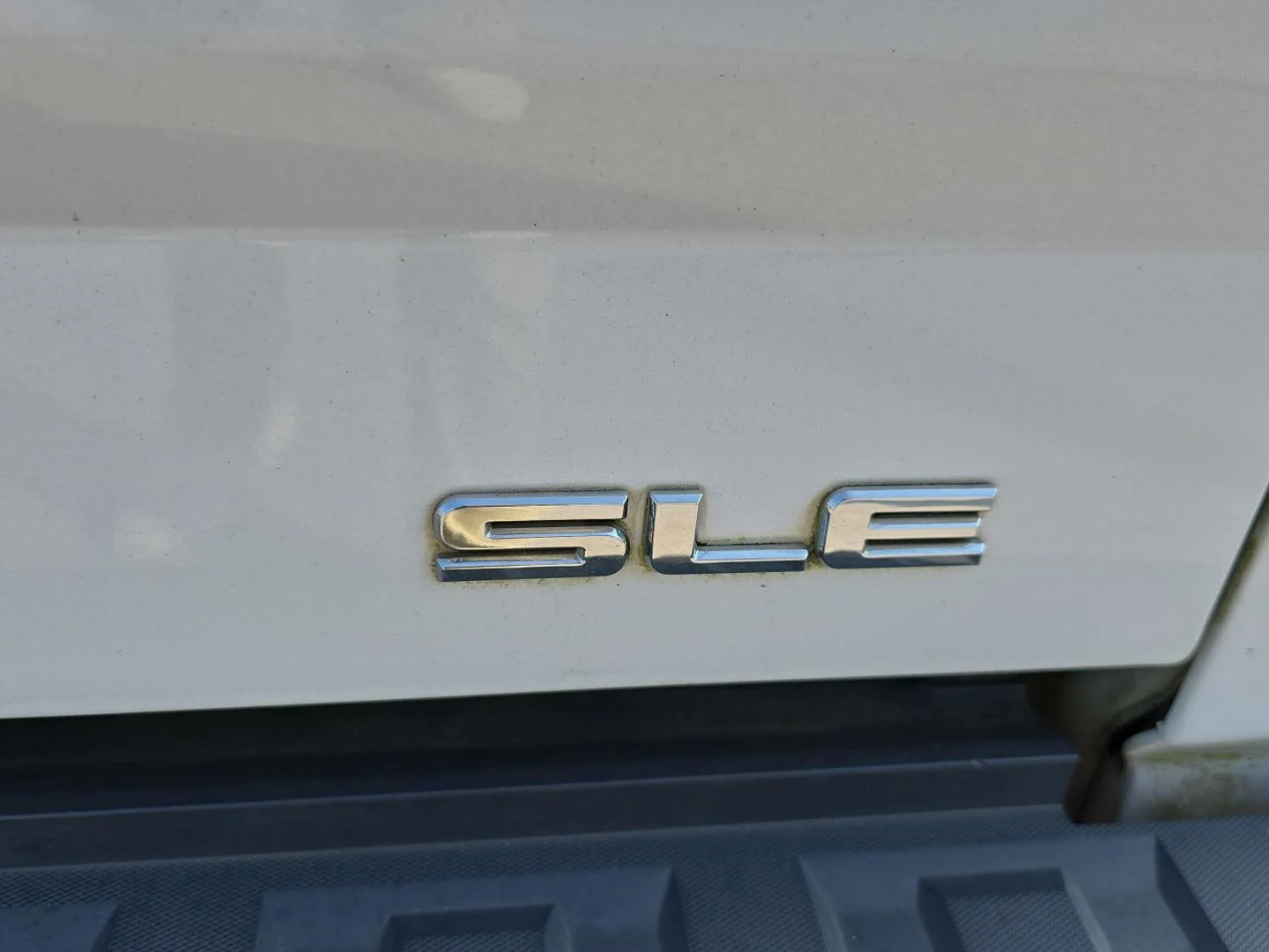 Used 2015 Summit White GMC SLE image 5